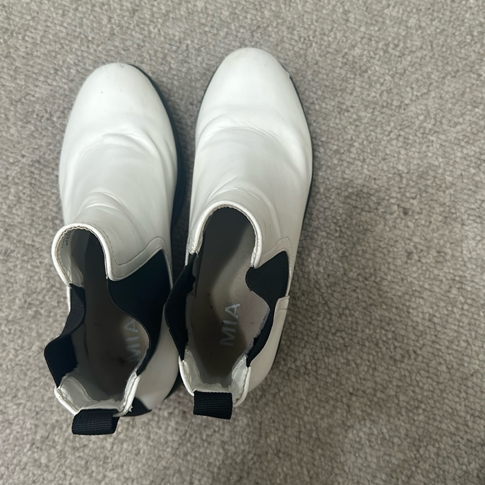Mia - white platform boot